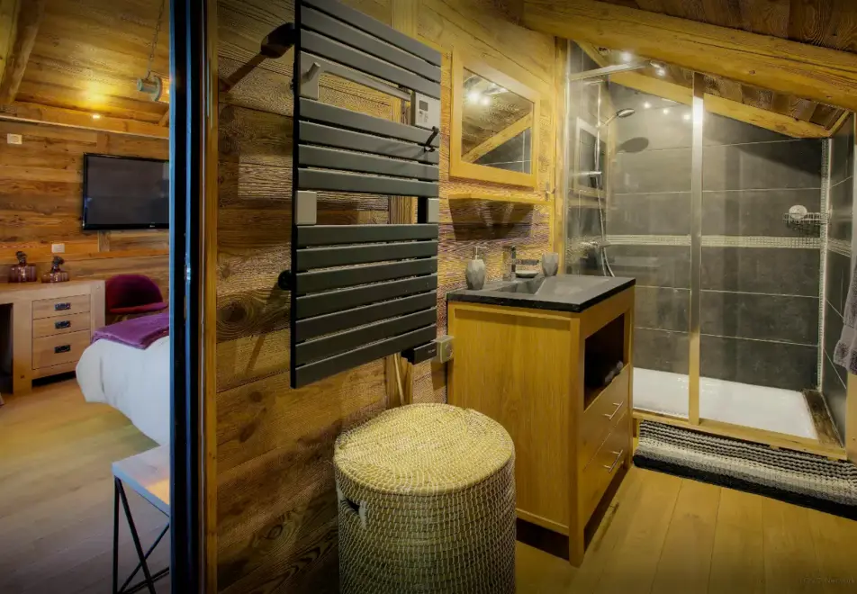 Chalet Kalyssia, Lake Annecy (self catered chalet) - En-suite