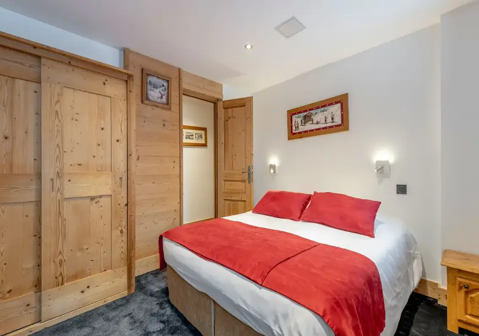 eterlou-meribel-chambre_apt_6pers (4).webp