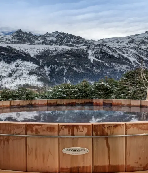 Chalet Saphir, Chamonix (self catered chalet) - Hot tub (©A.Jonhston)