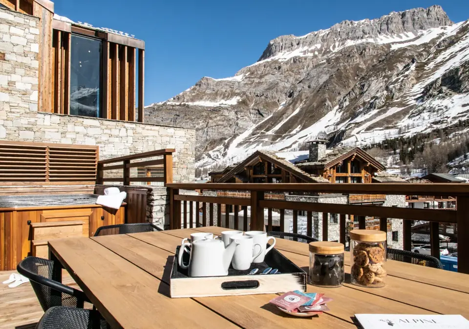 3-Alaska Lodge-Val d'Isere (1).webp