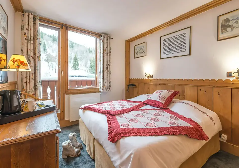 Eterlou-Meribel-chambre_tradition_03 (4).webp