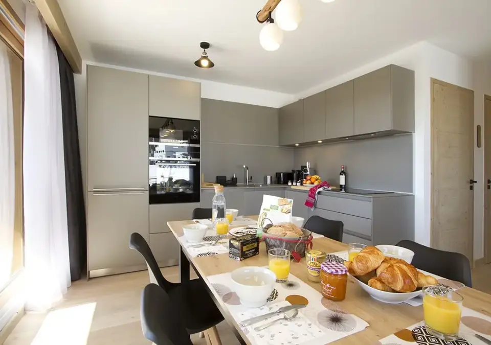 Phoenix-Alpe d'Huez-Typical B building apartments (18).webp