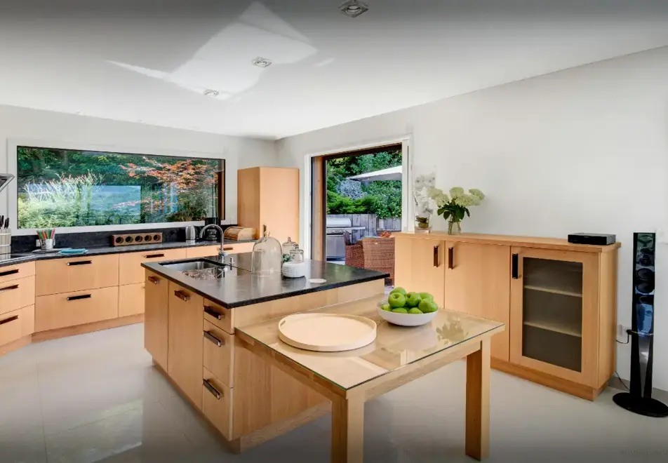 Villa Flying Dragon, Lake Annecy (self catered chalet) - Kitchen area