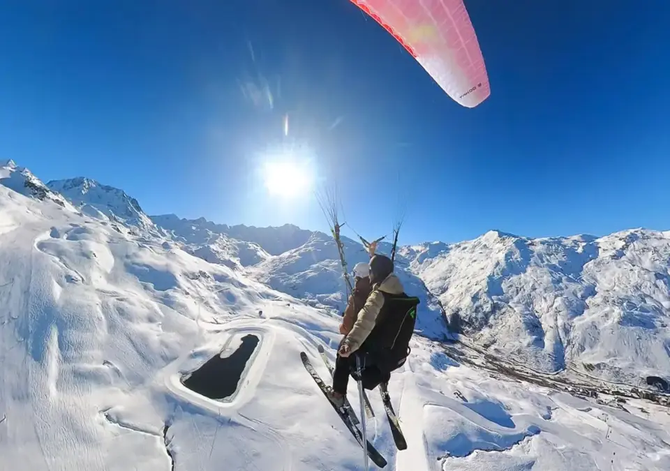 St Martin de Bellevile paragliding.webp