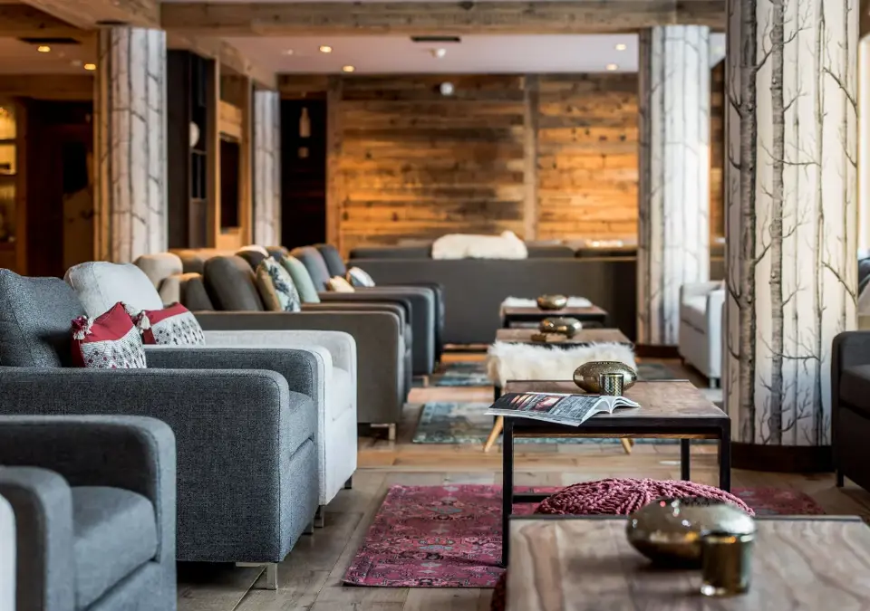 Skadi-Val d'Isere-Reception lounge (1).webp