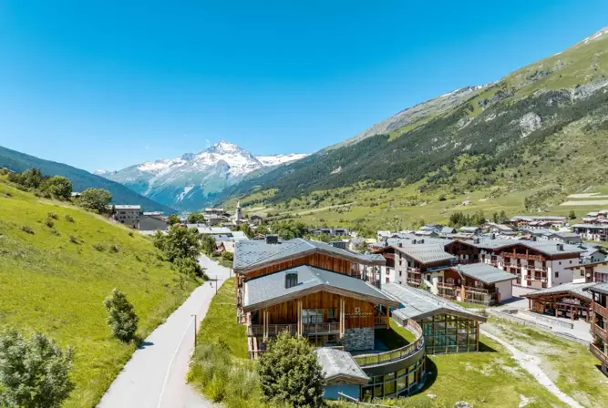 SUMMER-Les Balcons Platinium-Val Cenis-Exterior.webp
