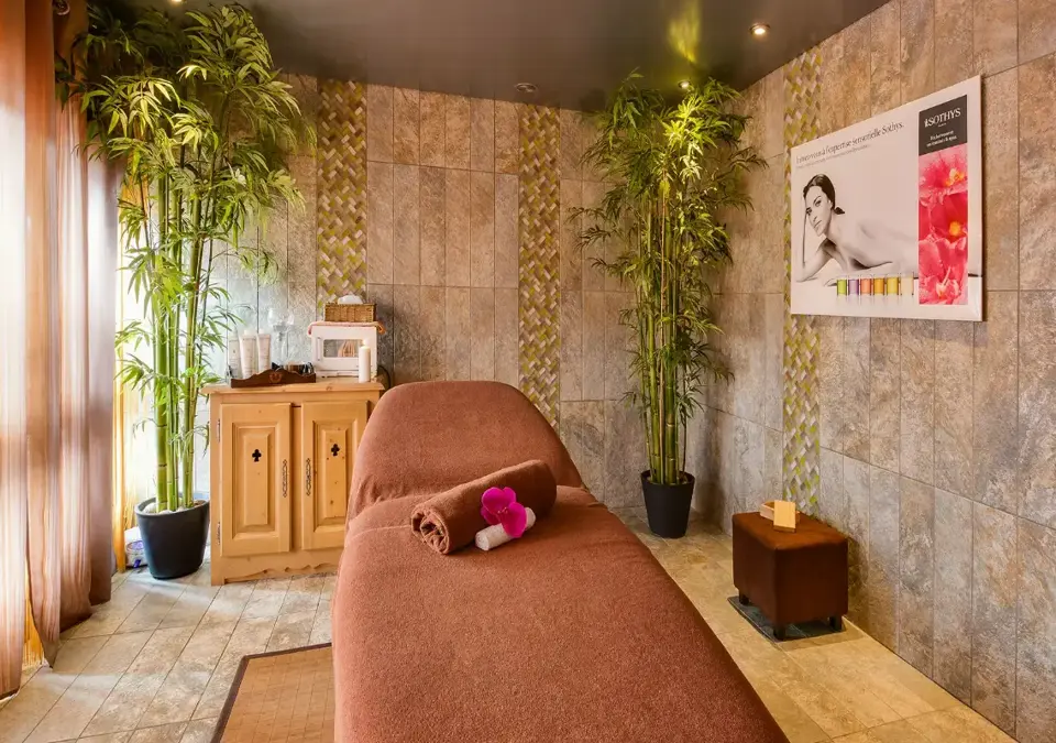Les Cimes Blanches-La Rosiere-Treatment room (2).webp