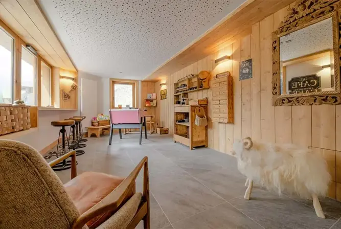 Etoile de la Vanoise-Champagny-Reception lounge (2).webp