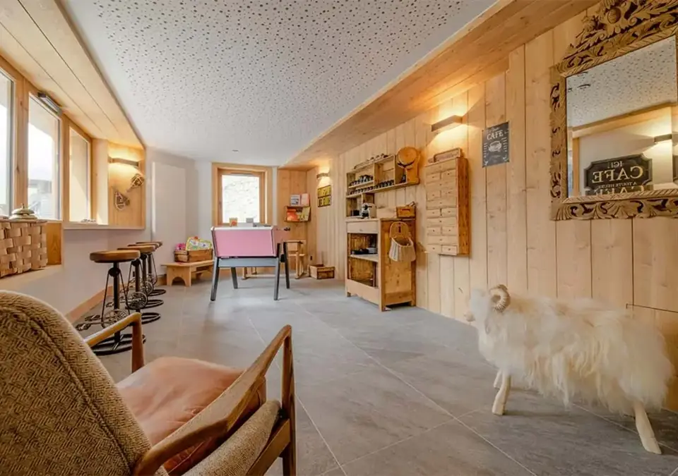 Etoile de la Vanoise-Champagny-Reception lounge (2).webp