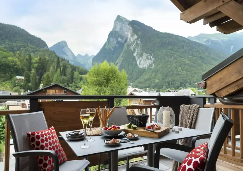 Alexane-Samoens-Typical executive room (2).webp