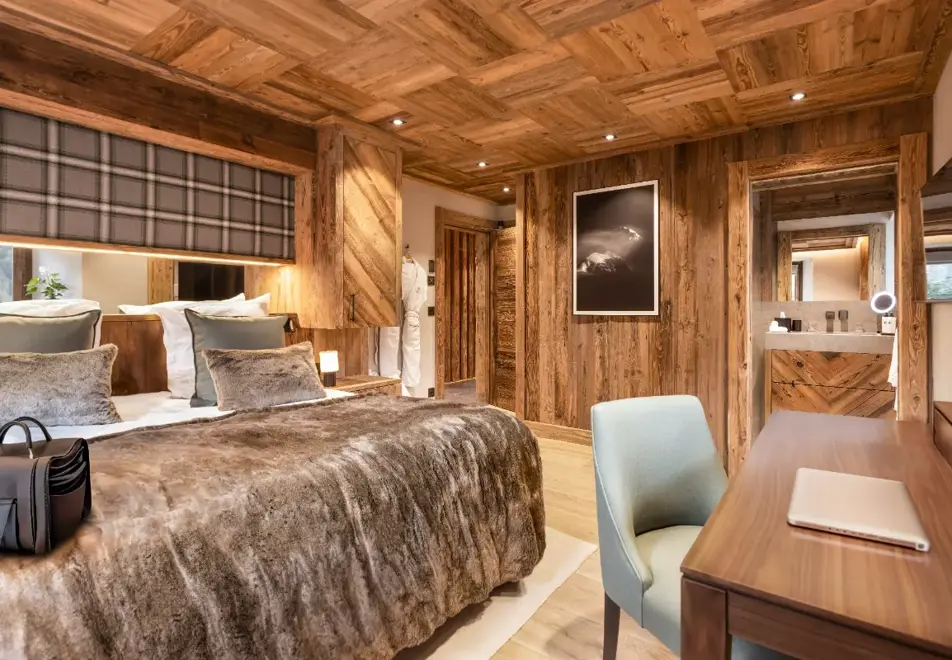 Ancolie, St Nicolas de Veroce (chalet) - Double bedroom