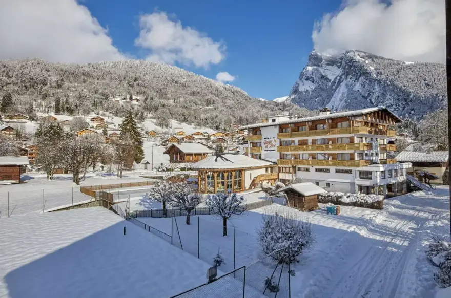 Neige et Roc-Samoens-Exterior (1).webp