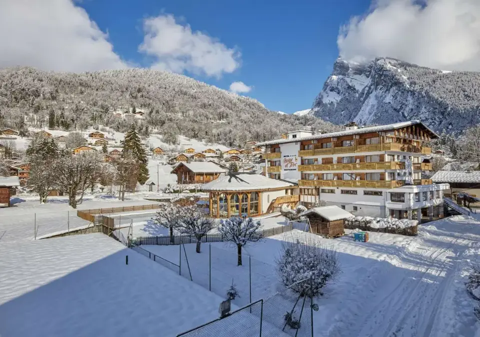 Neige et Roc-Samoens-Exterior (1).webp
