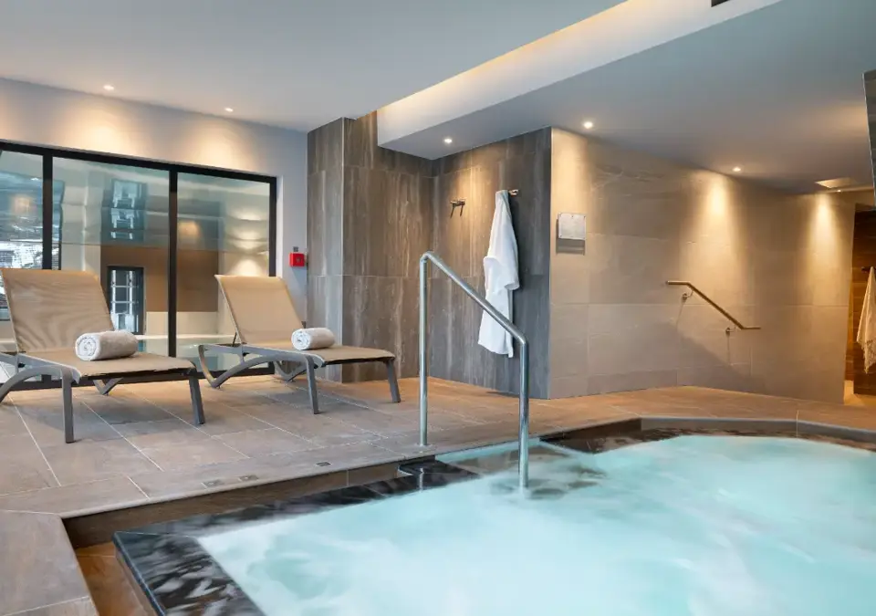 Laska-Les Contamines-Hot tub (©StudioBergoend).webp