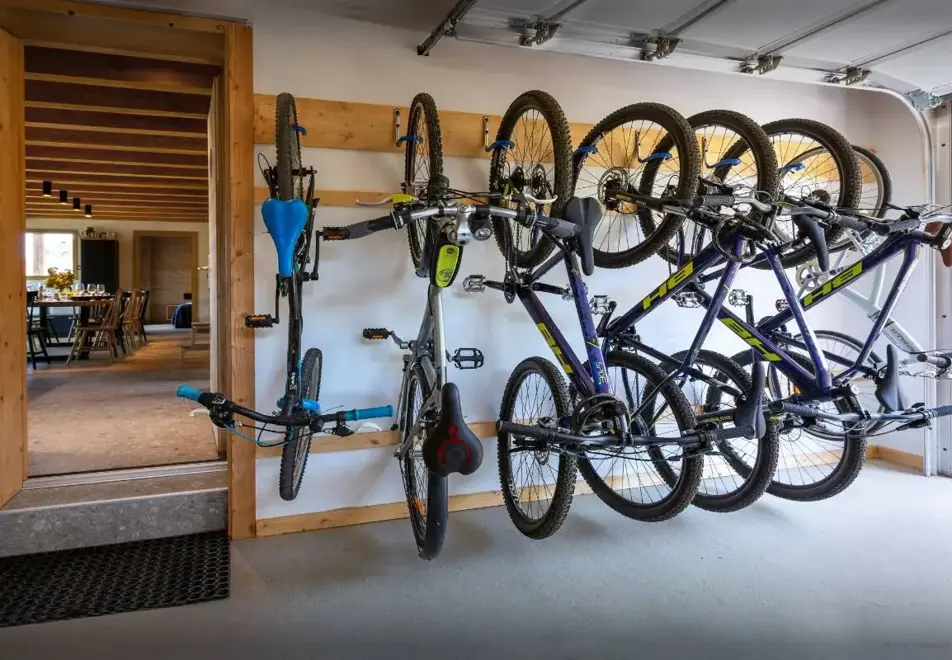 Chalet Lezopea, Samoens (self catered chalet) - Bikes in garage