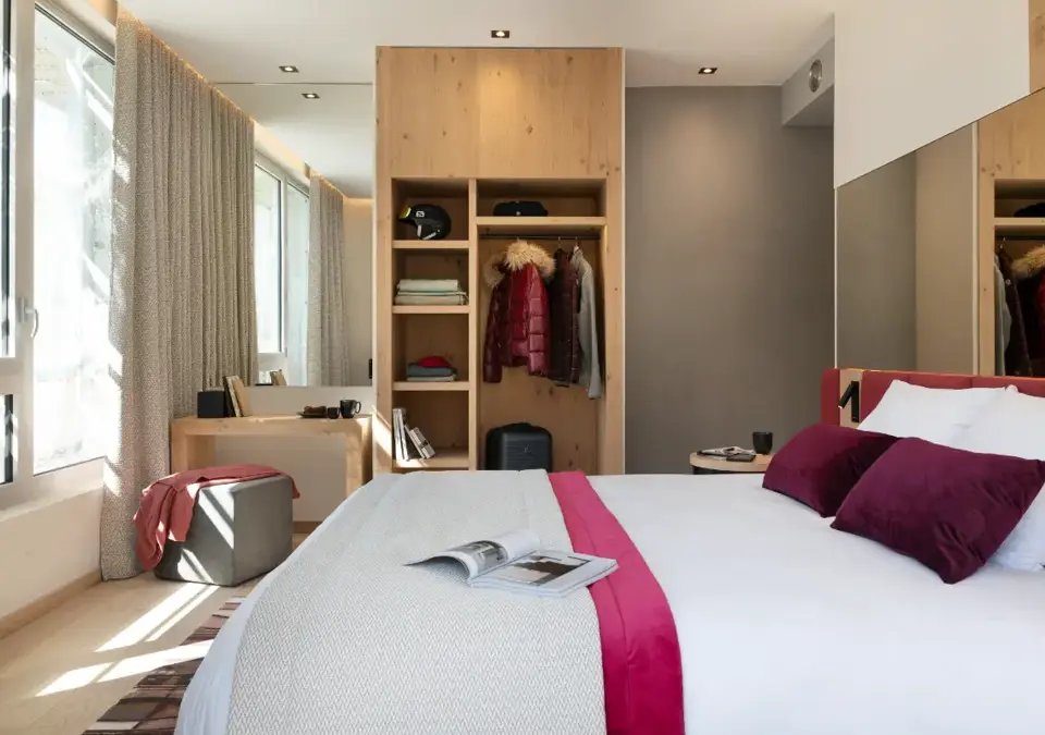 Alhena-Flaine-Typical hotel room (4).webp