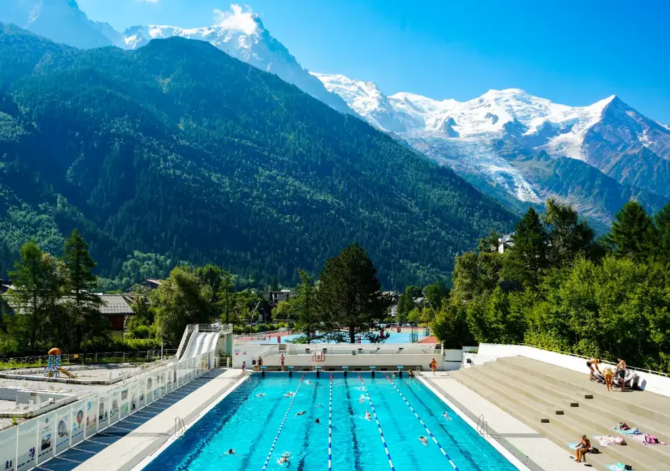 Chamonix-Outdoor pool (©Alexandre_Juillet) (1).webp