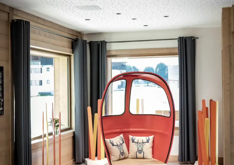 Samoens Village-Reception lounge (©ManuReyboz) (1).webp