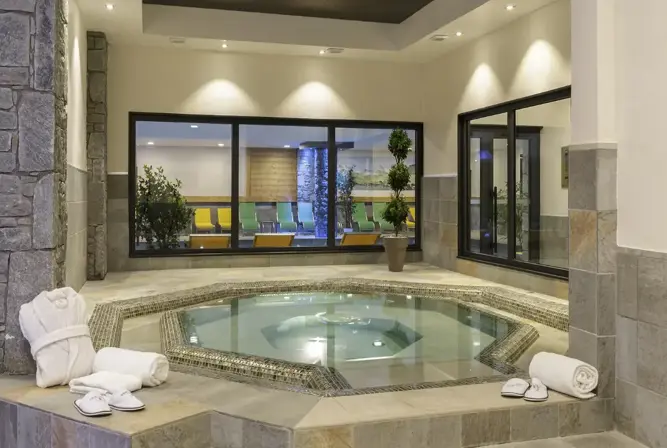 Le Napoleon-Montgenevre-Hot tub.webp