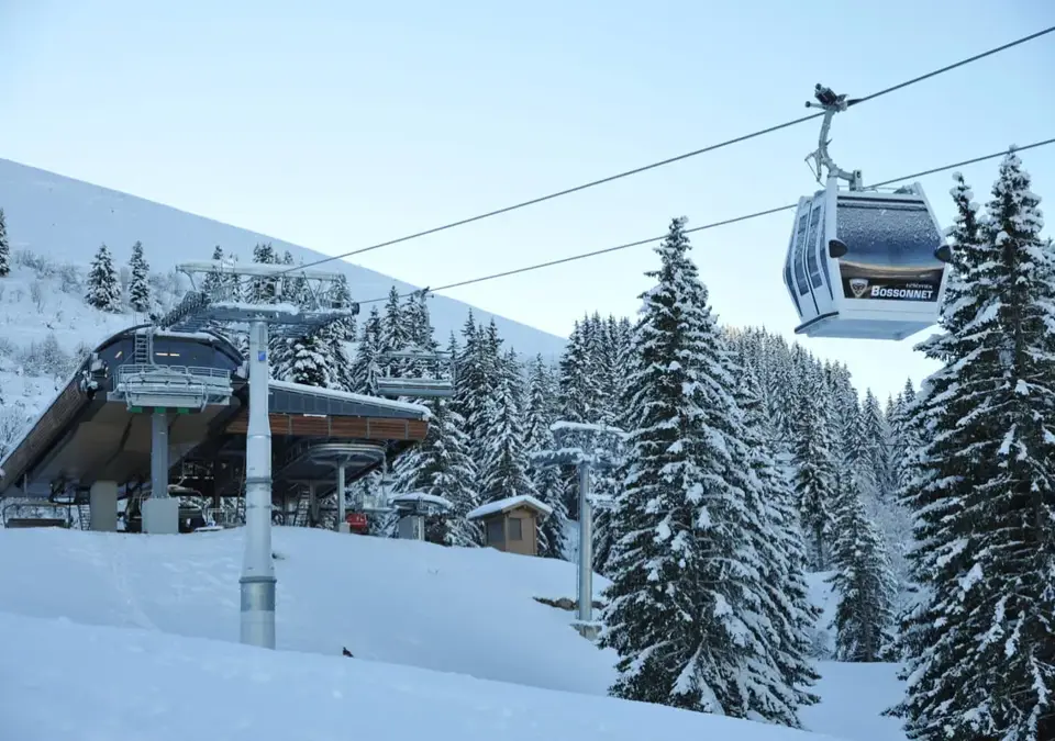 La Clusaz gondola_7.webp
