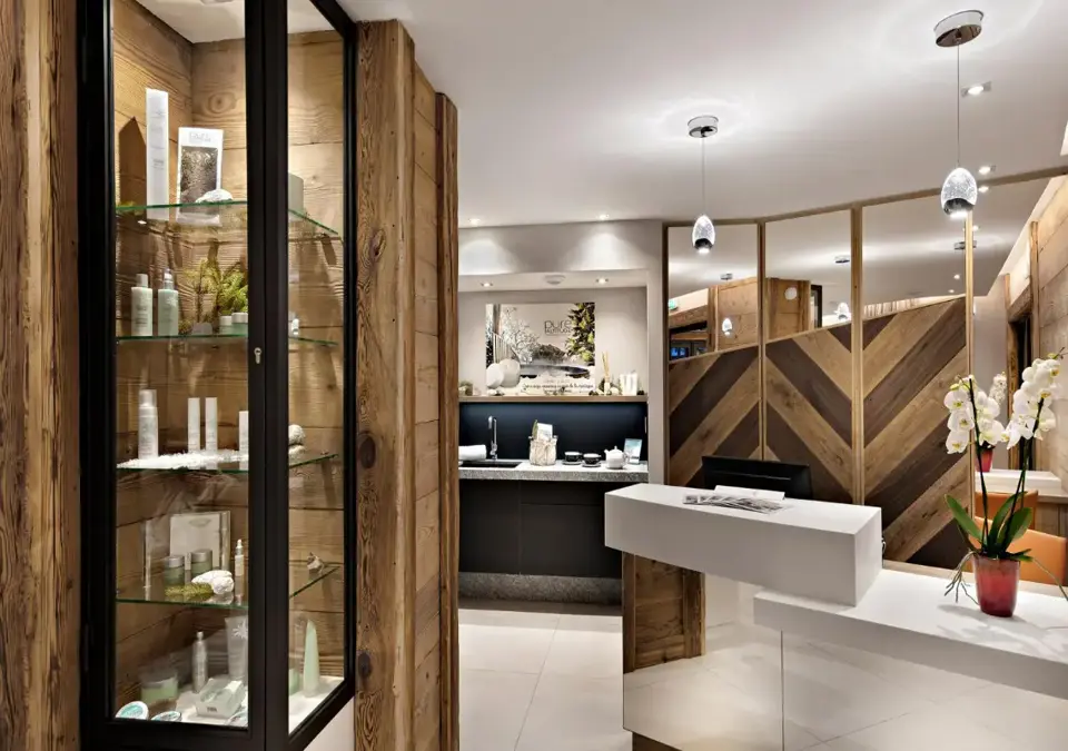 Alexane-Samoens-Spa reception.webp