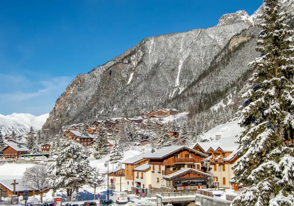 Village-©Marina-Kokkelink-Office-de-Tourisme-de-Pralognan-la-Vanoise.webp