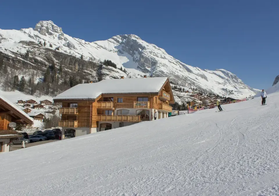 Le Grand Bornand skiing (2).webp