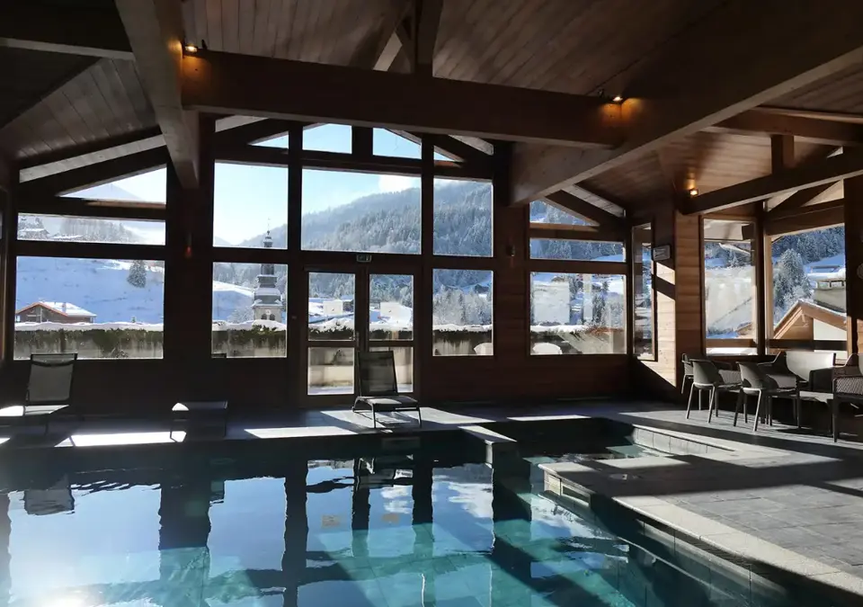 Les Grandes Alpes-La Clusaz-Indoor pool (killian-faure).webp