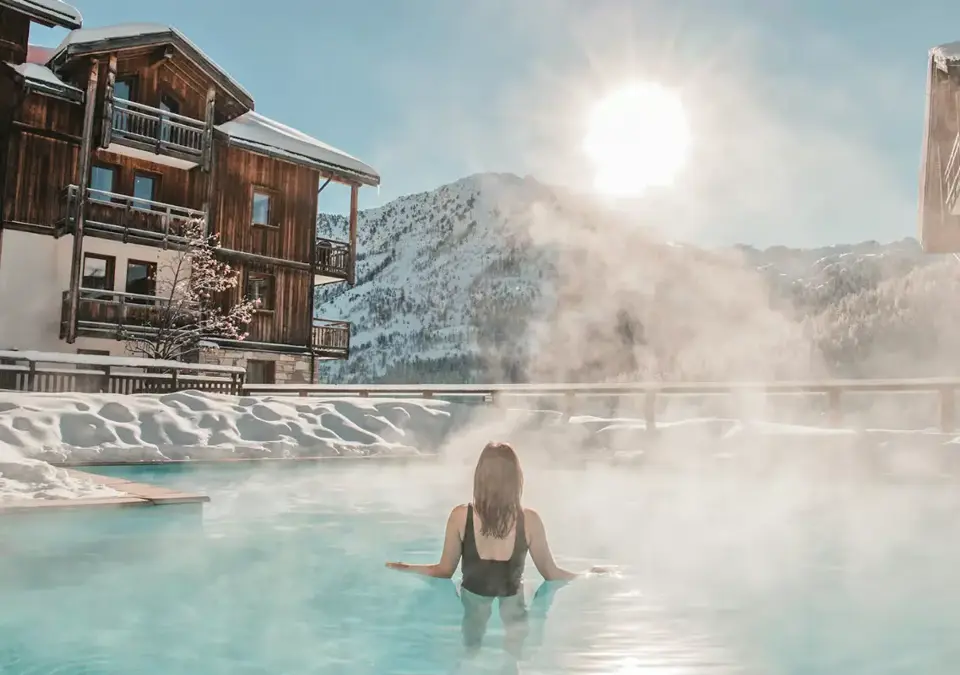 Hameau des Airelles-Montgenevre-Outdoor pool (©TimArnold) (3).webp