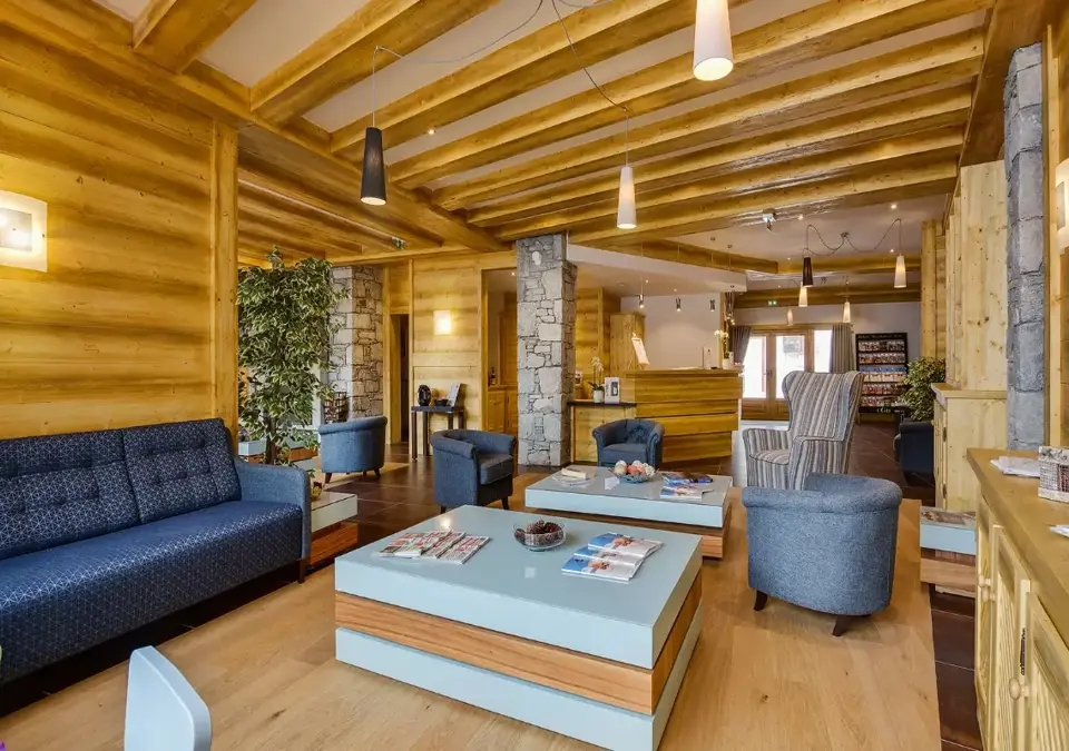 Chalets de Leana, Les Carroz d'Araches-Reception (1).webp