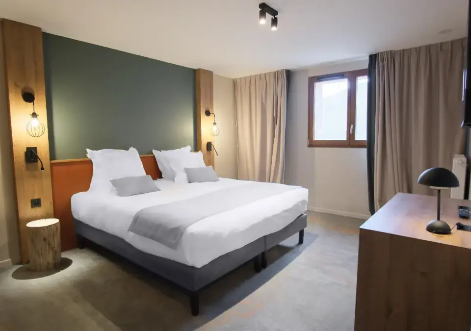 Les Cretes-Les Deux Alpes-Typical room (1).webp
