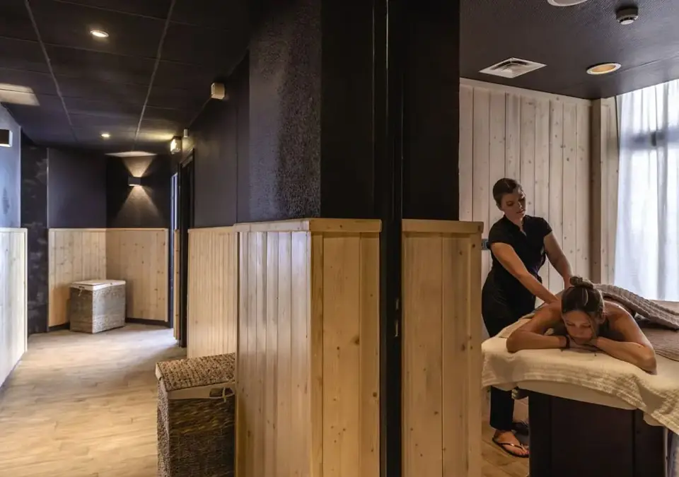 Val Claret-Tignes Val Claret-Treatment room.webp