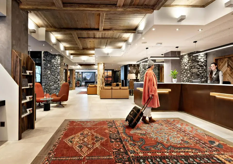 Alexane-Samoens-Reception.webp