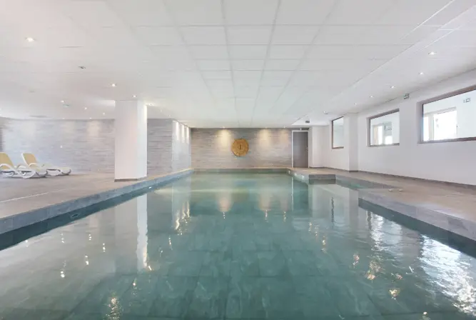 Front de Neige-La Plagne-Indoor pool.webp