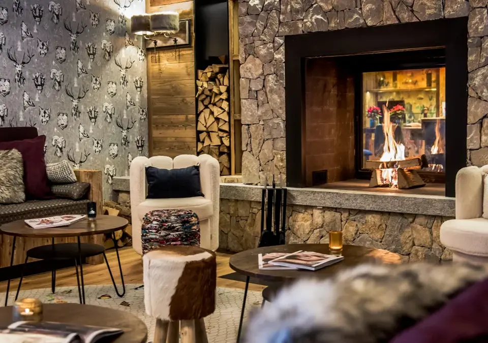 Izia-Val d'Isere-Residence lounge reception (2) (1).webp