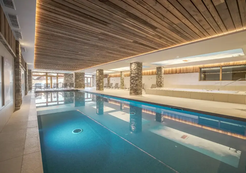 Sky-La Rosiere-Indoor heated pool.webp