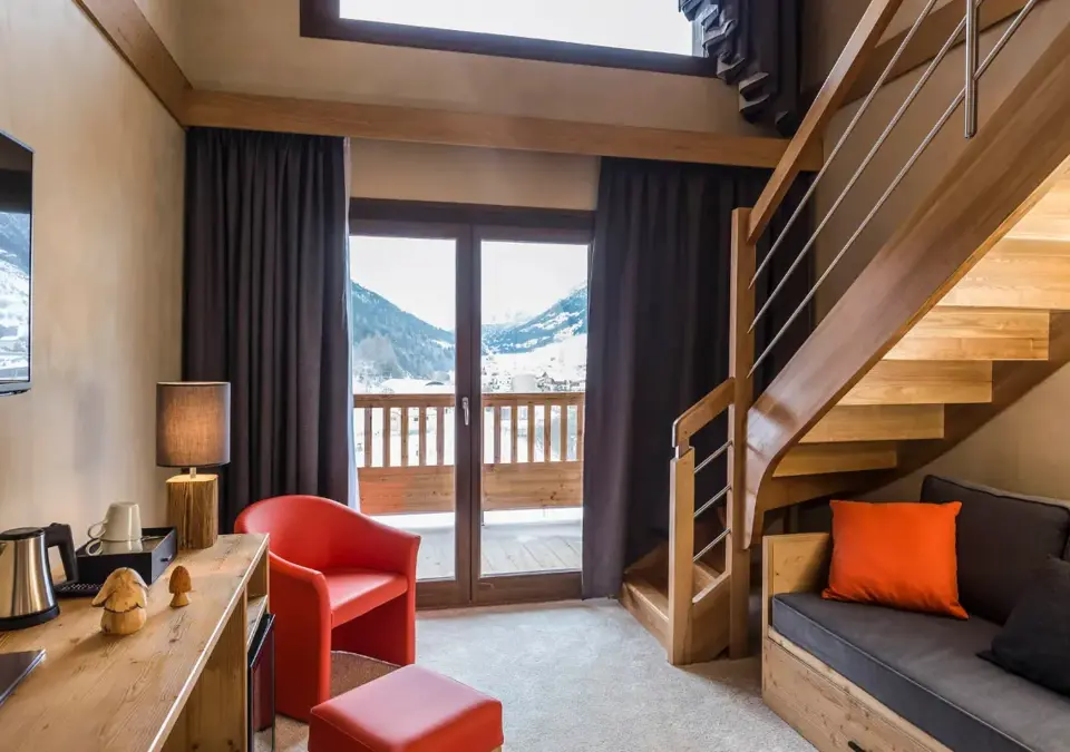 Hotel St Charles-Val Cenis-Suite family view piste (1).webp