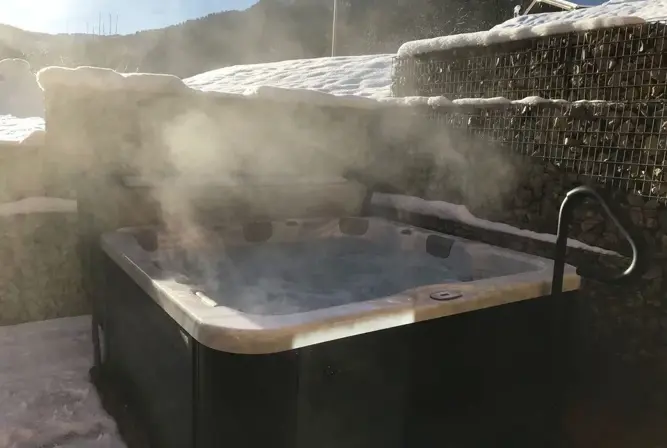 Le Bon Vieux Temps-Chatel-Hot tub (2).webp