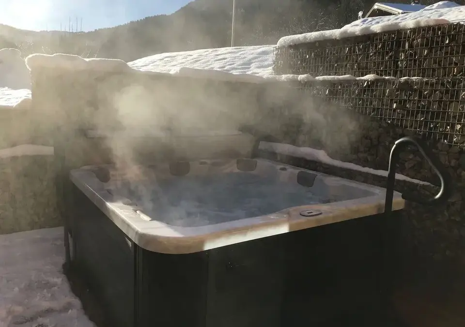Le Bon Vieux Temps-Chatel-Hot tub (2).webp