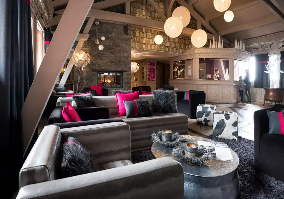 Montana Premier - Village Montana-Building reception.webp