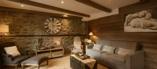 Number 4 (c.90m2) sleeps 6-8: 