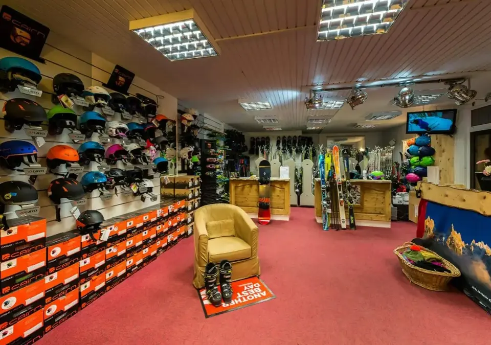 Val 2400 - Val Thorens - Sports shop.webp