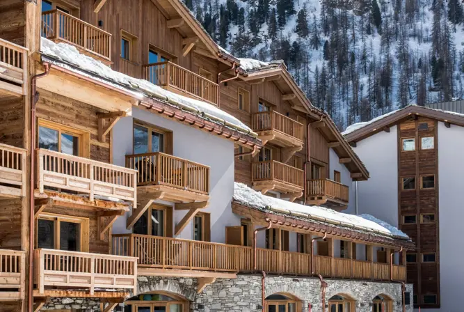 Skadi-Val d'Isere-Exterior (1).webp