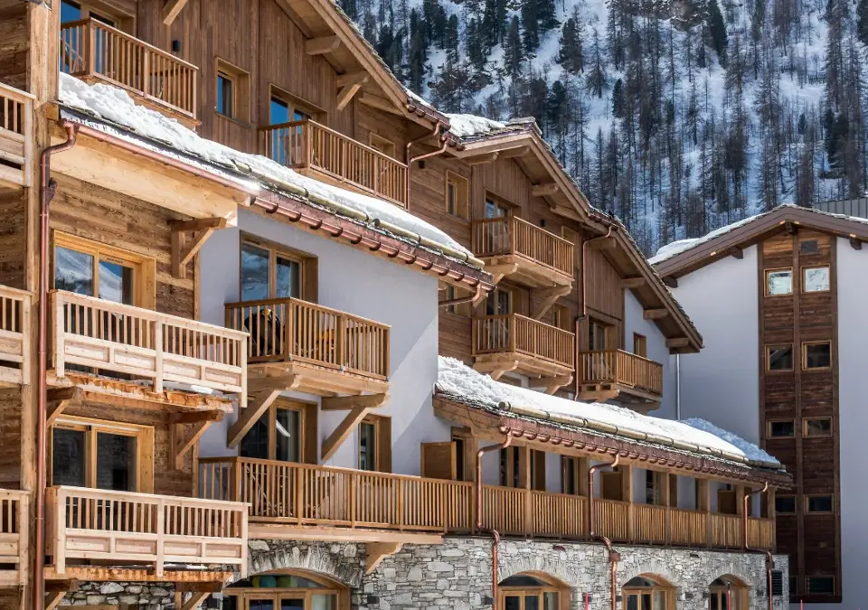 Skadi-Val d'Isere-Exterior (1).webp