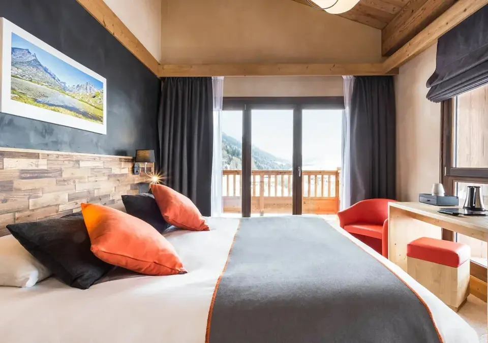 Hotel St Charles-Val Cenis-Double superior view piste.webp