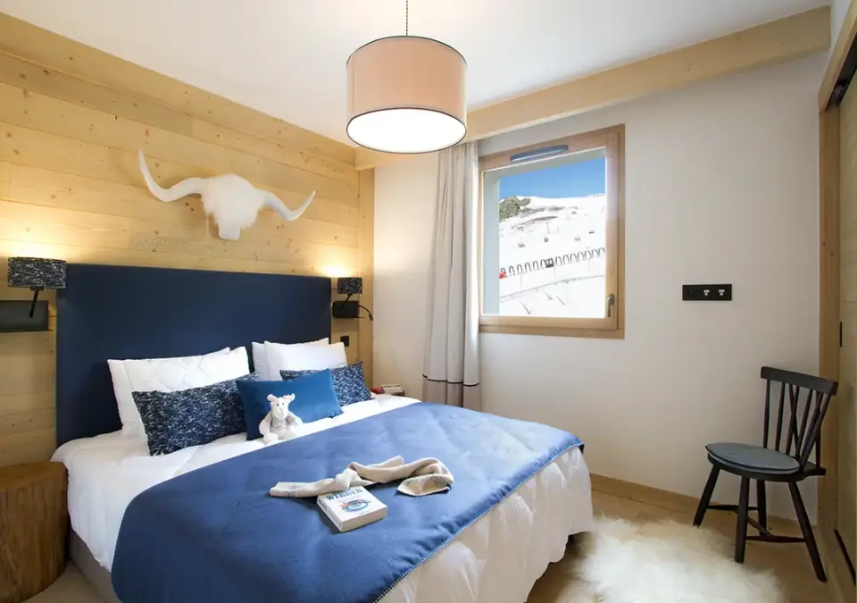 Phoenix-Alpe d'Huez-Typical C building apartments (8).webp