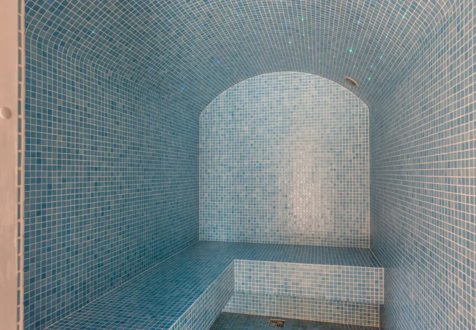 Le Ridge (self catered apartments) - Shared steam room