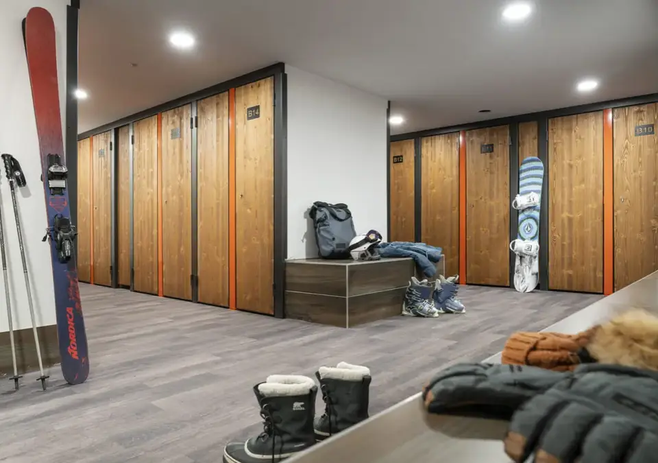Manaka-Plagne Centre-Ski lockers.webp