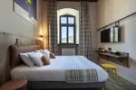 Daffy Briançon hotel room credit ManuReyboz.webp