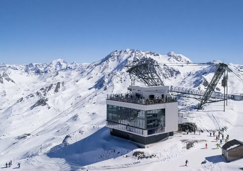 Val Thorens Caron cable car station.webp